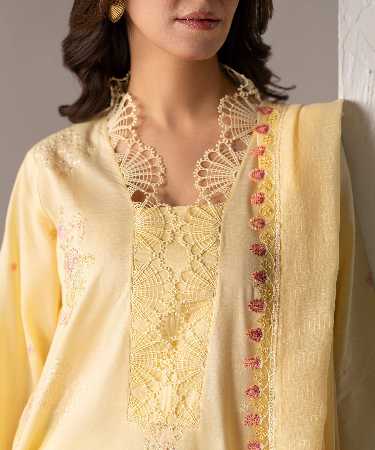 Women Solid Embroidered 3 Piece Suit - UDE256