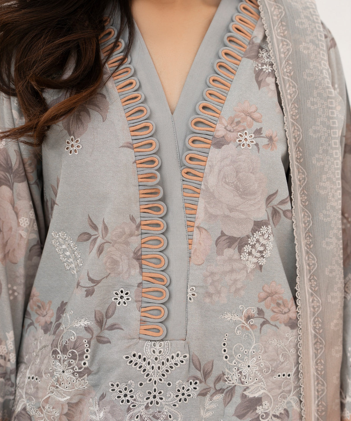 Women Printed Embroidered 3 Piece Suit - QUN071