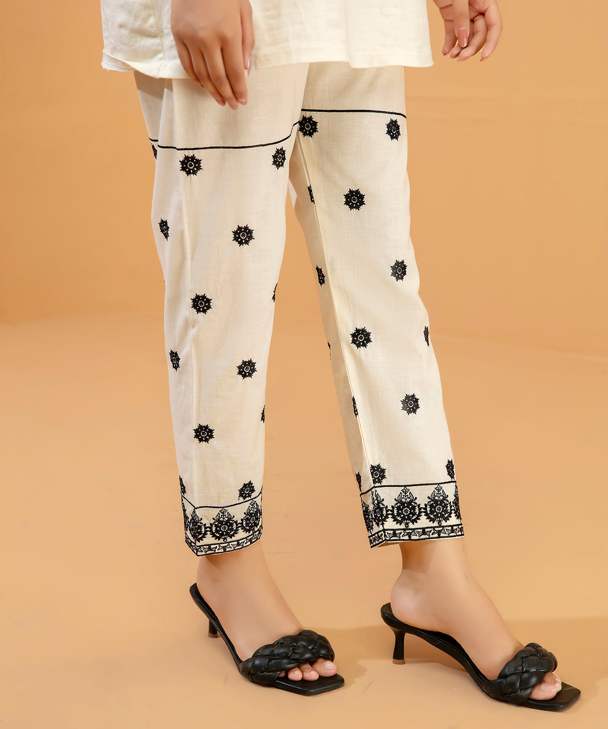 Women Embroidered Trouser - LTE432