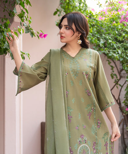 Women Solid Embroidered 3 Piece Suit - UDE235