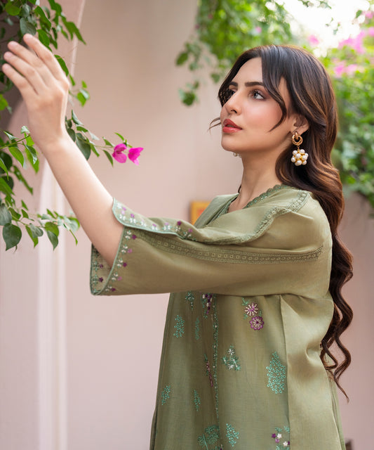 Women Solid Embroidered 3 Piece Suit - UDE235