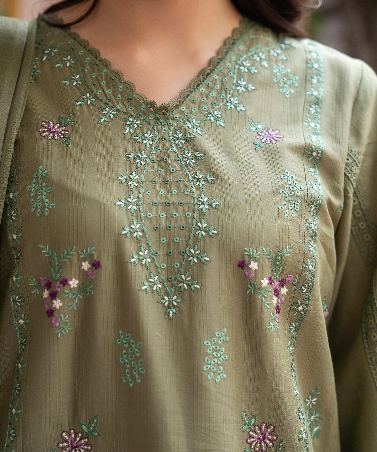 Women Solid Embroidered 3 Piece Suit - UDE235