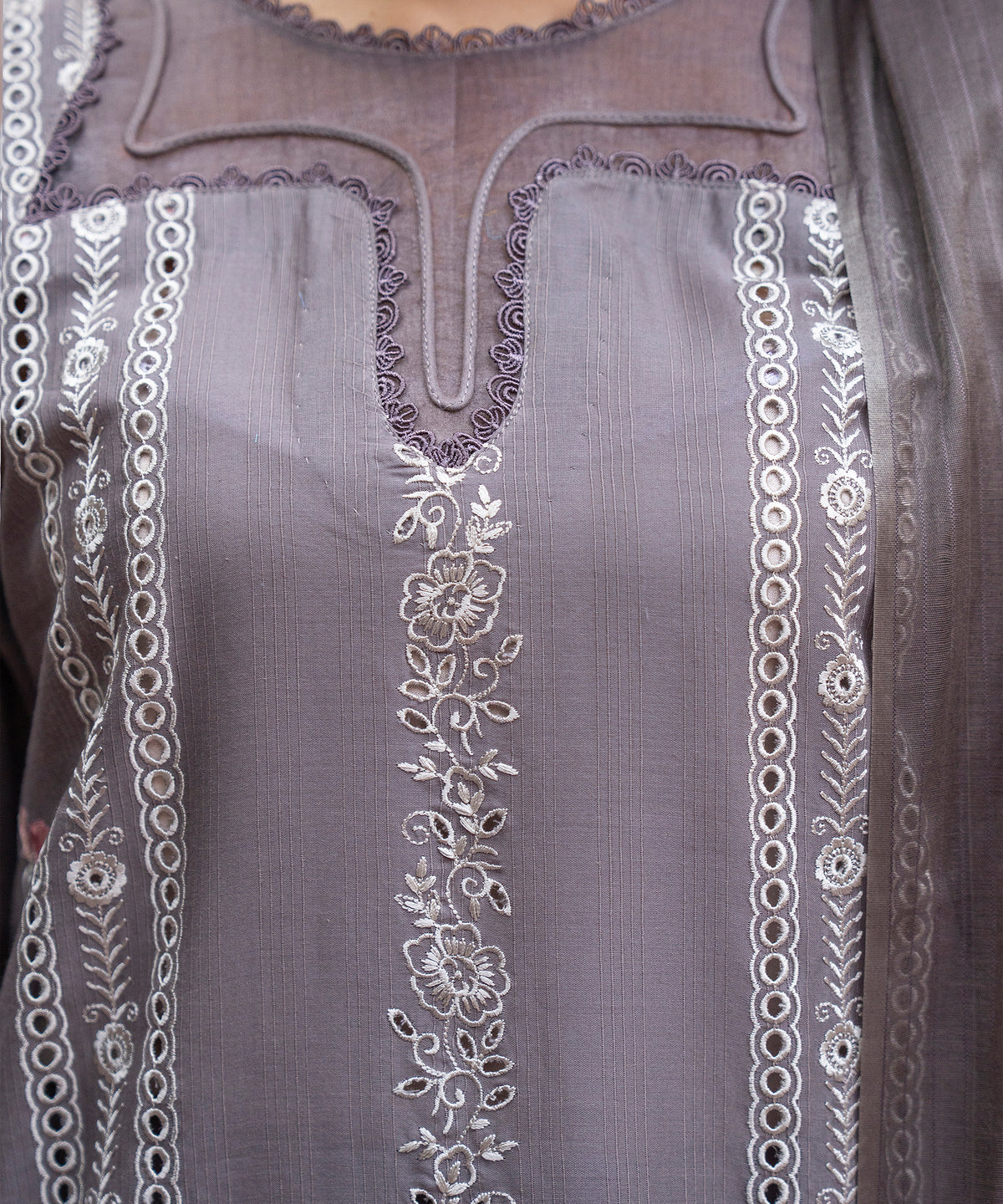 Women Solid Embroidered 3 Piece Suit - UDE236
