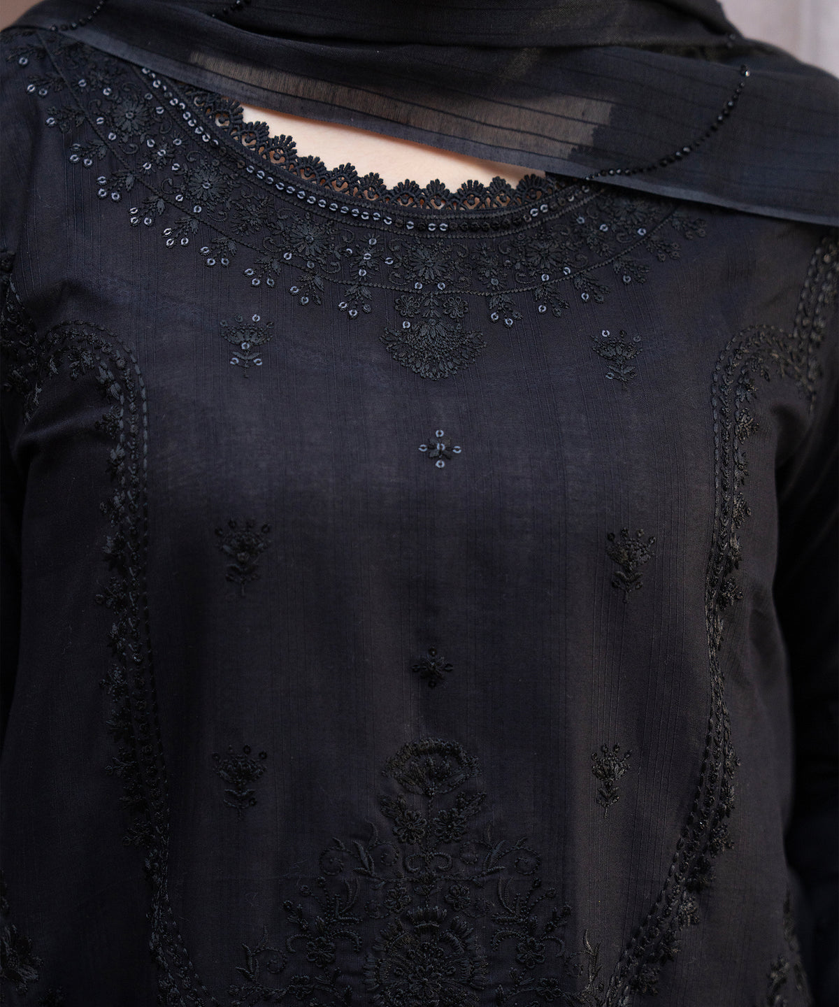 Women Solid Embroidered 3 Piece Suit - UDE238