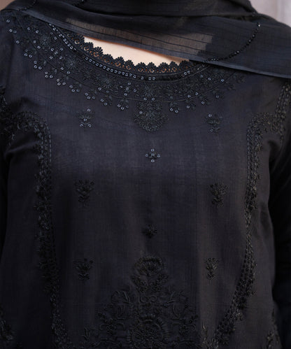 Women Solid Embroidered 3 Piece Suit - UDE238