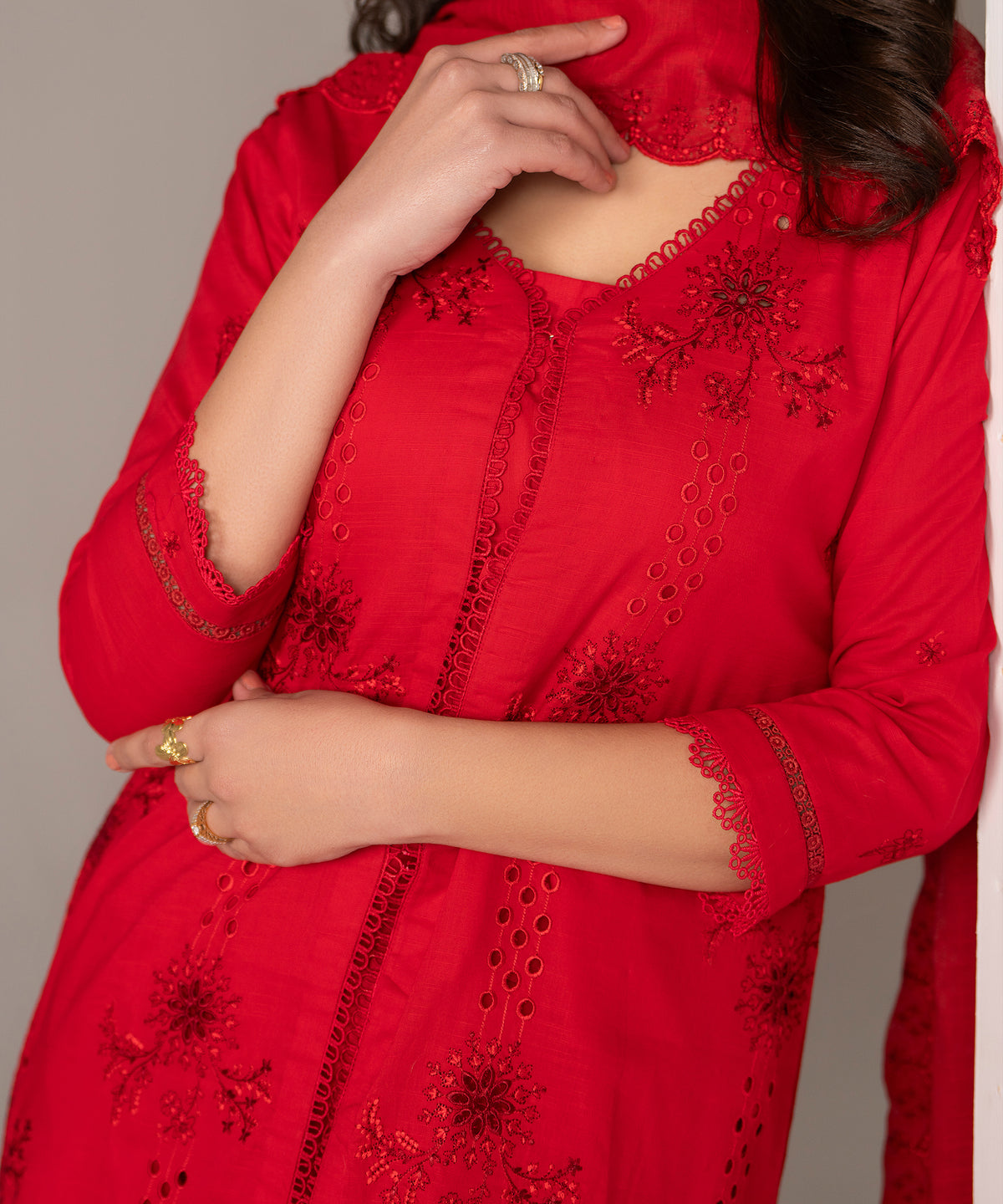 Women Solid Embroidered 3 Piece Suit - UDE252