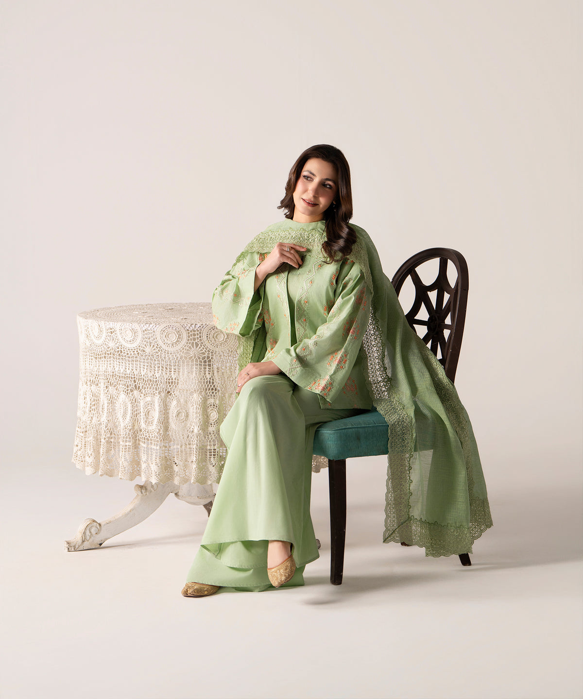 Women Solid Embroidered 3 Piece Suit - UDE254