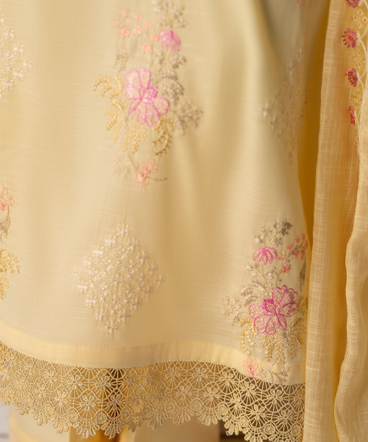 Women Solid Embroidered 3 Piece Suit - UDE256