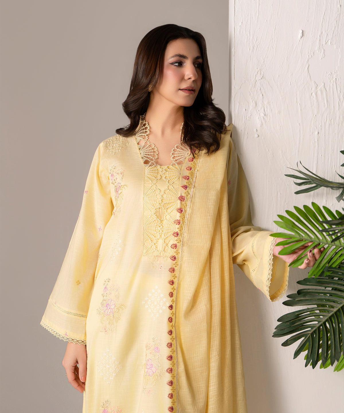 Women Solid Embroidered 3 Piece Suit - UDE256