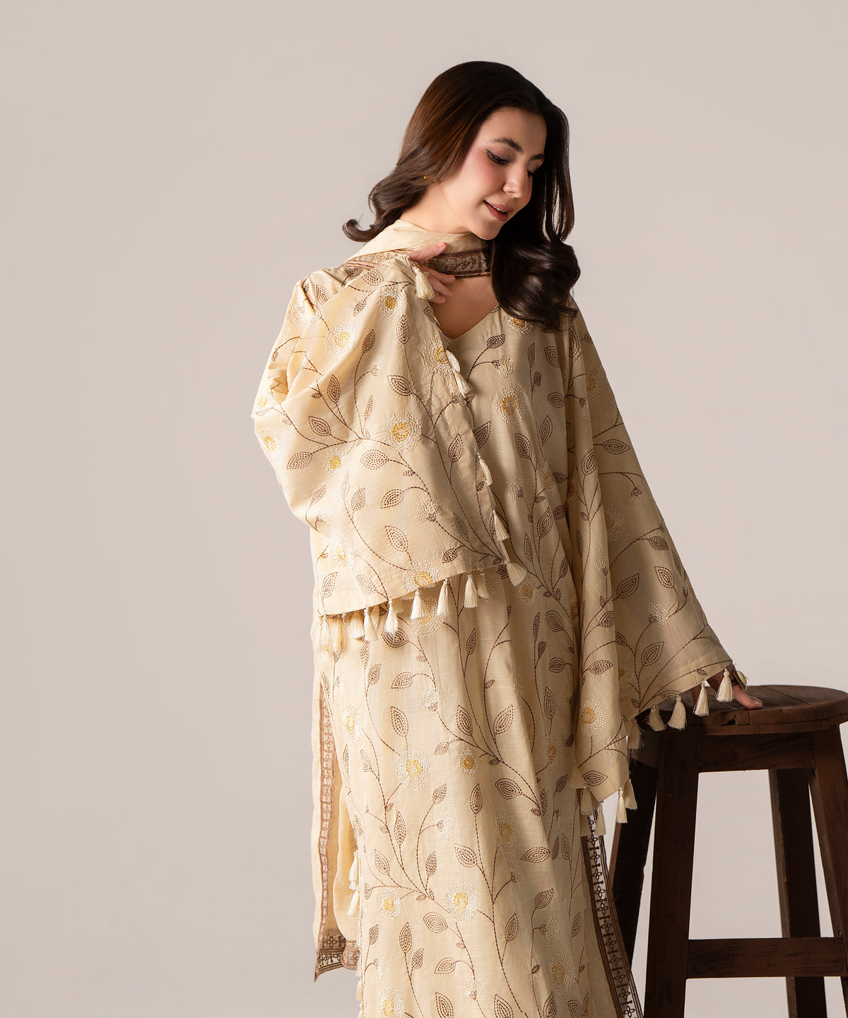 Women Solid Embroidered 3 Piece Suit - UDE258