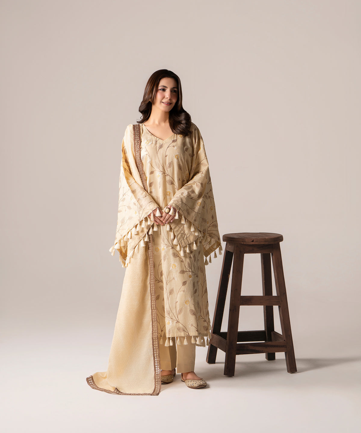 Women Solid Embroidered 3 Piece Suit - UDE258