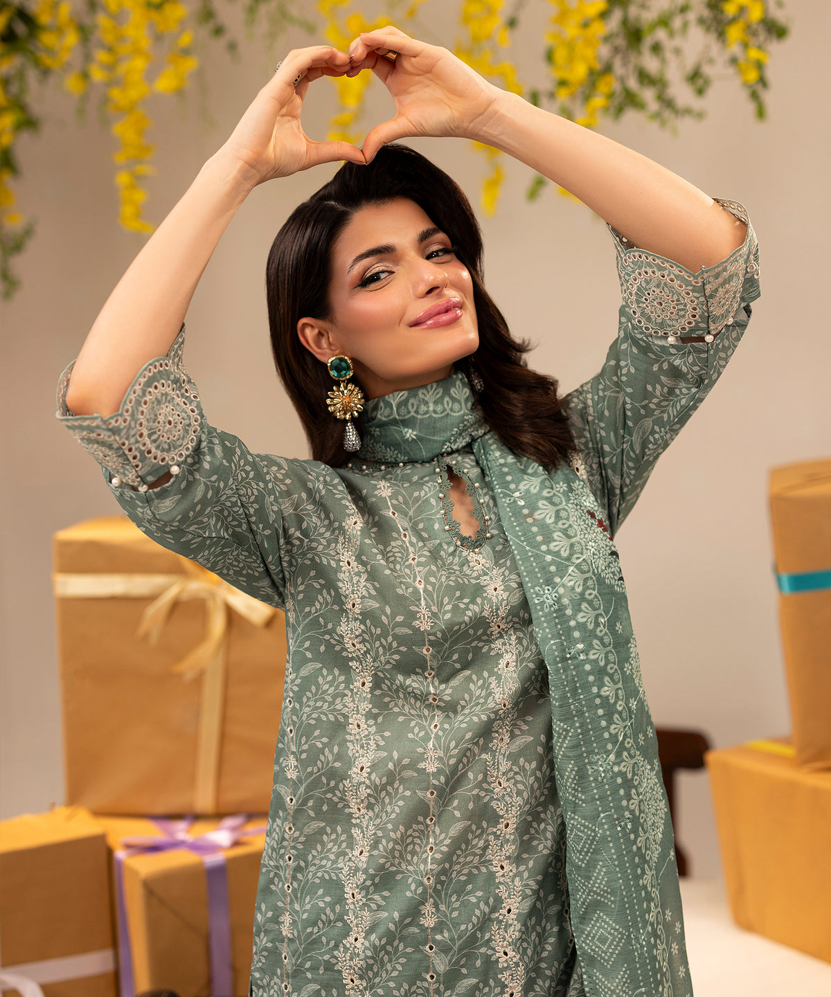 Women Printed Embroidered 3 Piece Suit - UDE262