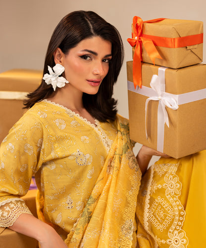 Women Printed Embroidered 3 Piece Suit - UDE263