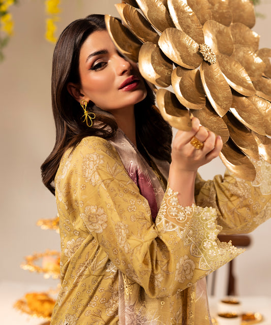 Women Printed Embroidered 3 Piece Suit - UDE265