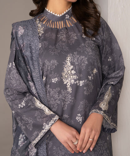 Women Printed Embroidered 3 Piece Suit - UDE267