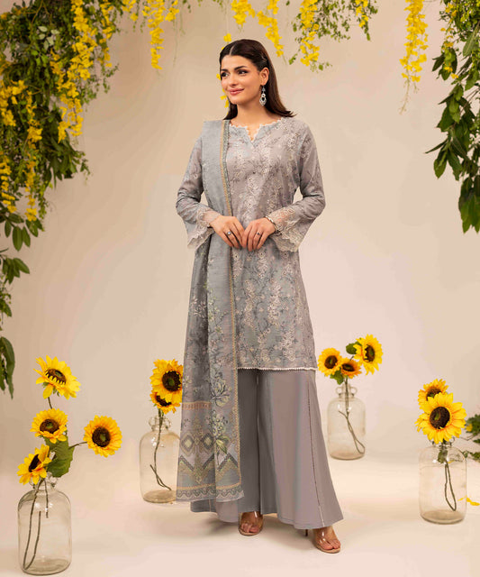 Women Printed Embroidered 3 Piece Suit - UDE268