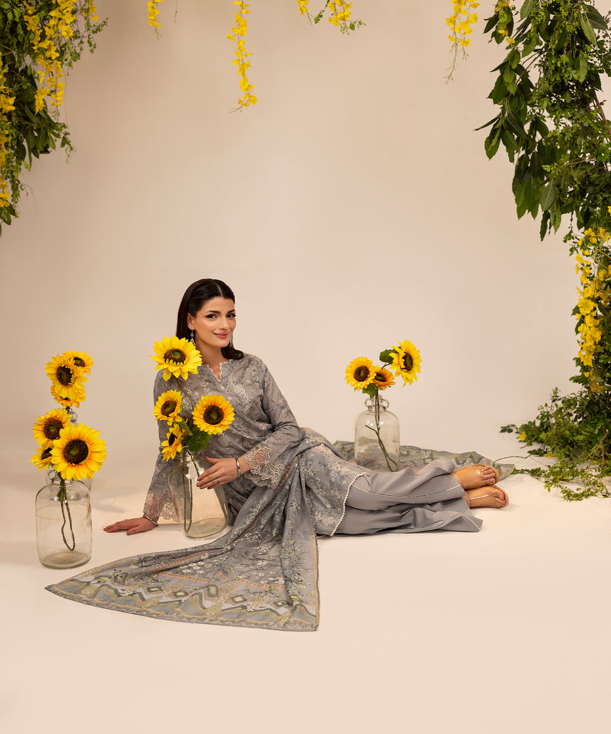 Women Printed Embroidered 3 Piece Suit - UDE268