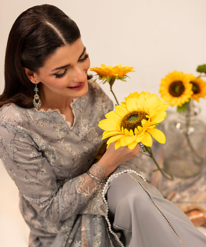 Women Printed Embroidered 3 Piece Suit - UDE268