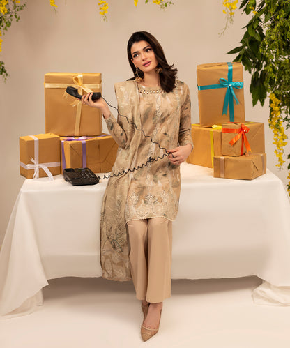 Women Printed Embroidered 3 Piece Suit - UDE270