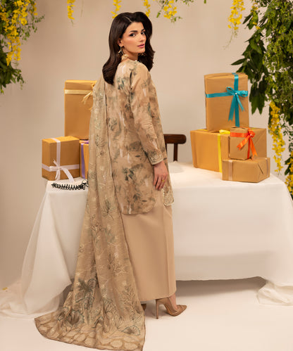 Women Printed Embroidered 3 Piece Suit - UDE270