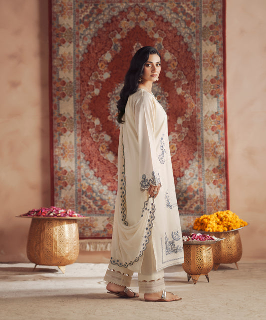 Women Solid Embroidered 3 Piece Suit - UDE271
