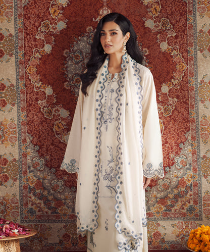 Women Solid Embroidered 3 Piece Suit - UDE271