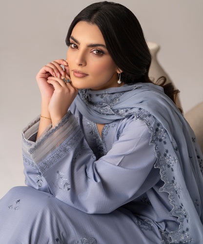 Women Solid Embroidered 3 Piece Suit - UDE275