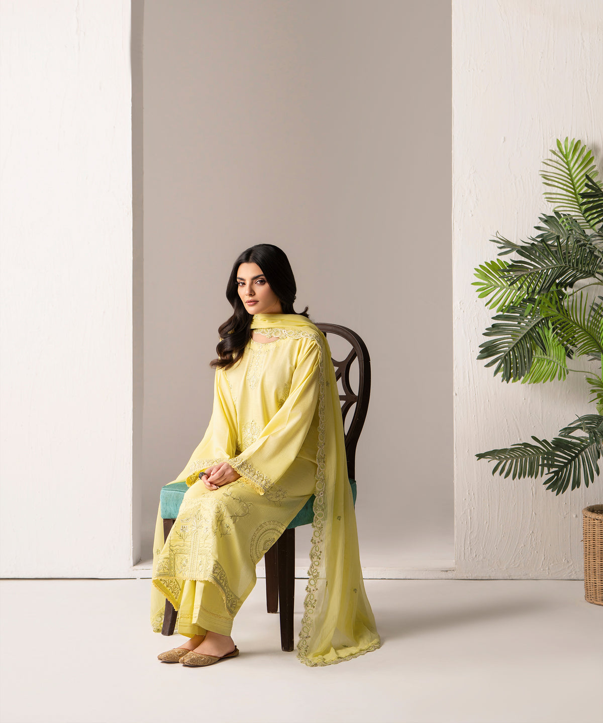 Women Solid Embroidered 3 Piece Suit - UDE276