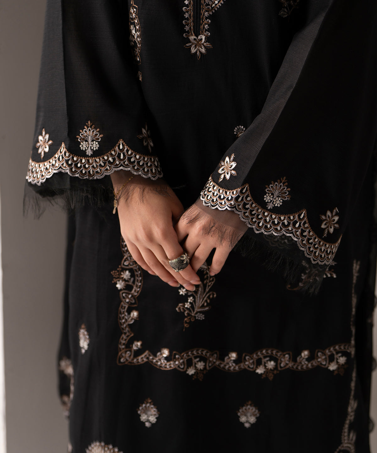Women Solid Embroidered 3 Piece Suit - UDE279