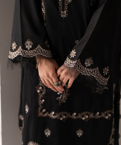 Women Solid Embroidered 3 Piece Suit - UDE279