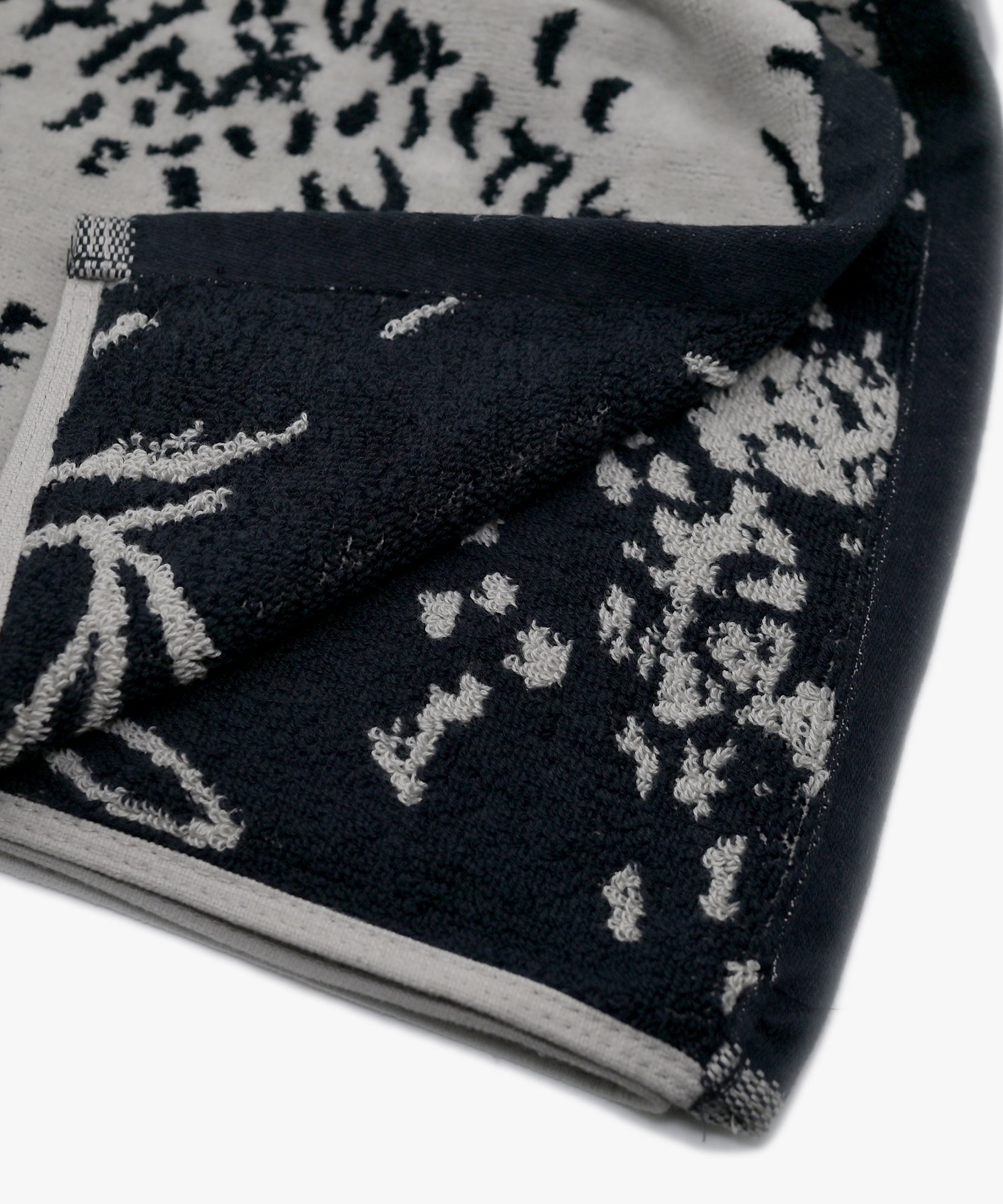 Yarn Dyed Velour Bath Towel - BLK