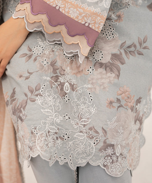 Women Printed Embroidered 3 Piece Suit - QUN071