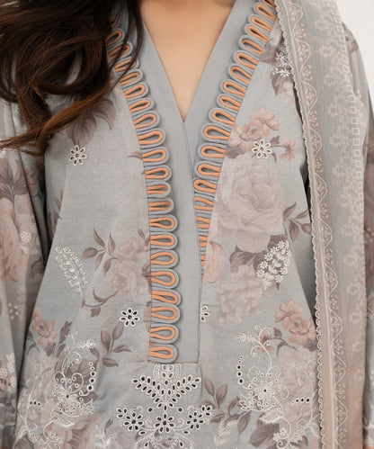 Women Printed Embroidered 3 Piece Suit - QUN071