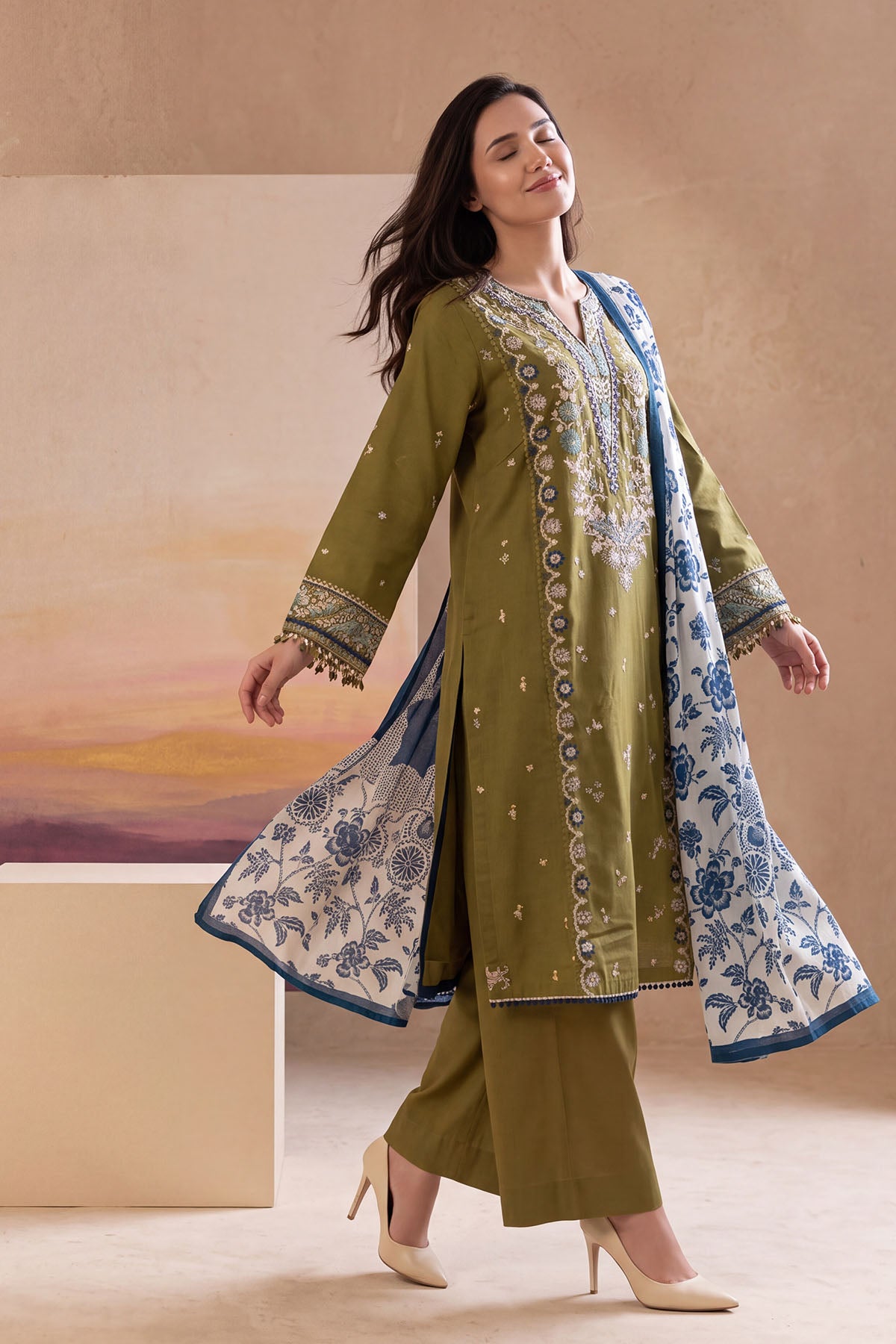 Women 3 Piece Solid Embroidered Suit - LDS2028