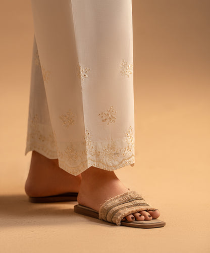 Women Solid Embroidered Trouser - LTE457