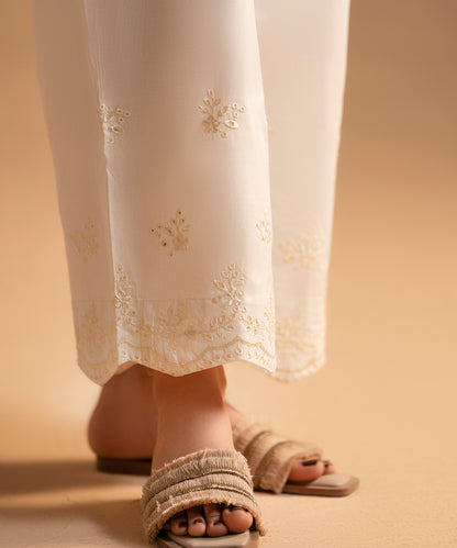 Women Solid Embroidered Trouser - LTE457