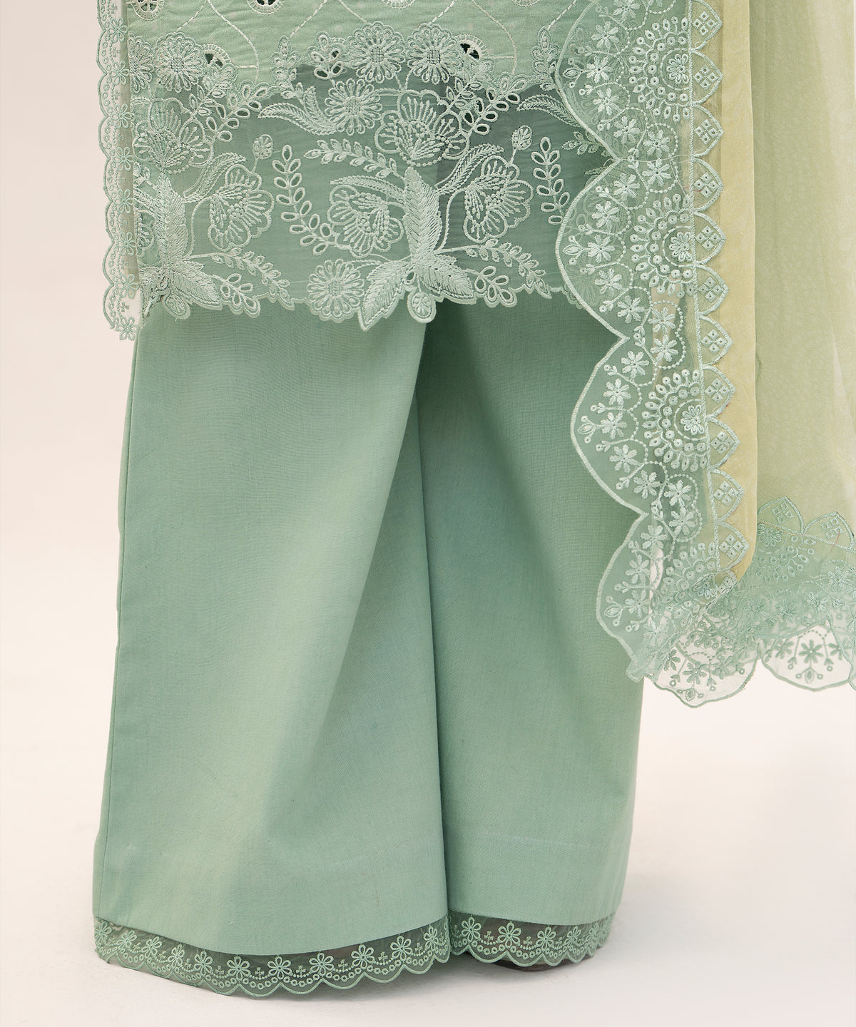 Women Printed Embroidered 3 Piece Suit - QUN079