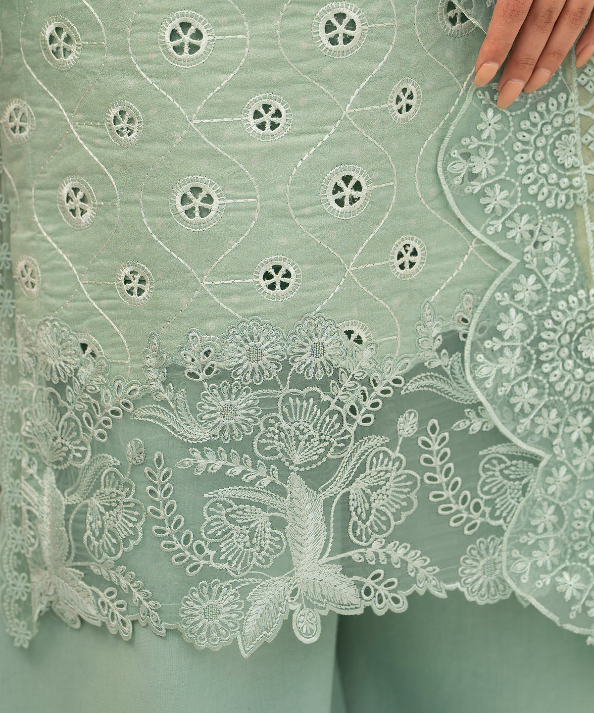 Women Printed Embroidered 3 Piece Suit - QUN079