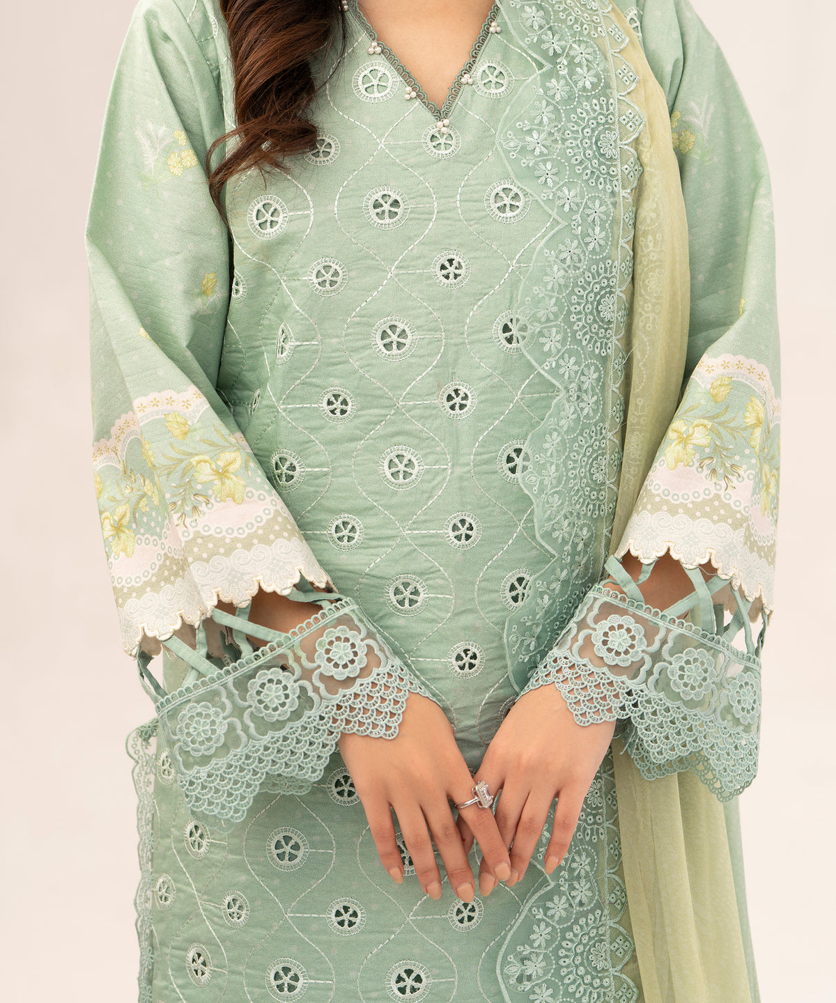 Women Printed Embroidered 3 Piece Suit - QUN079