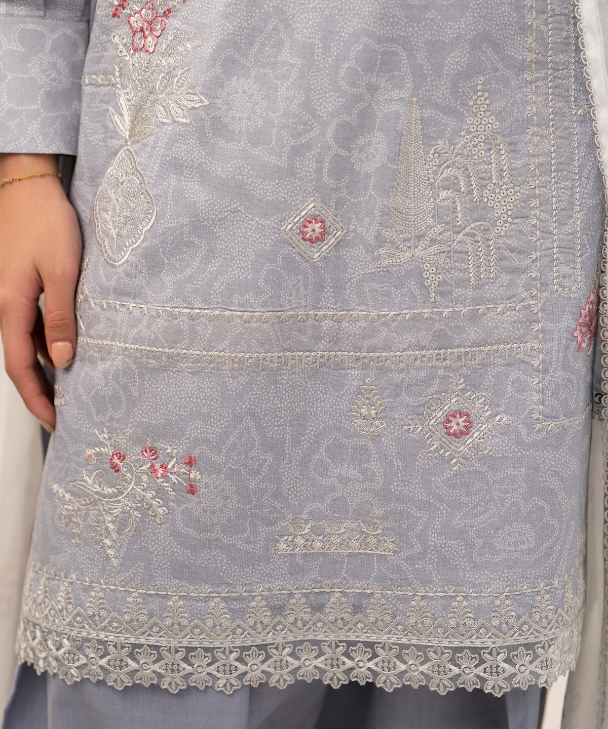 Women Printed Embroidered 3 Piece Suit - QUN080