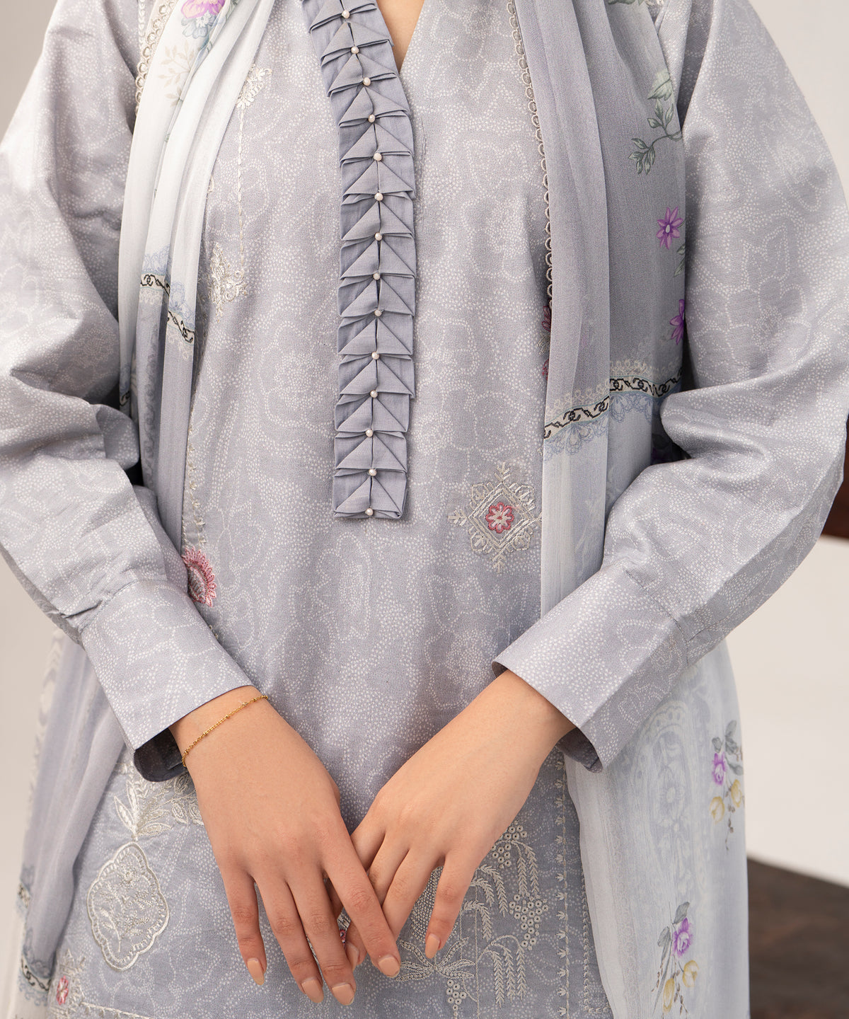 Women Printed Embroidered 3 Piece Suit - QUN080