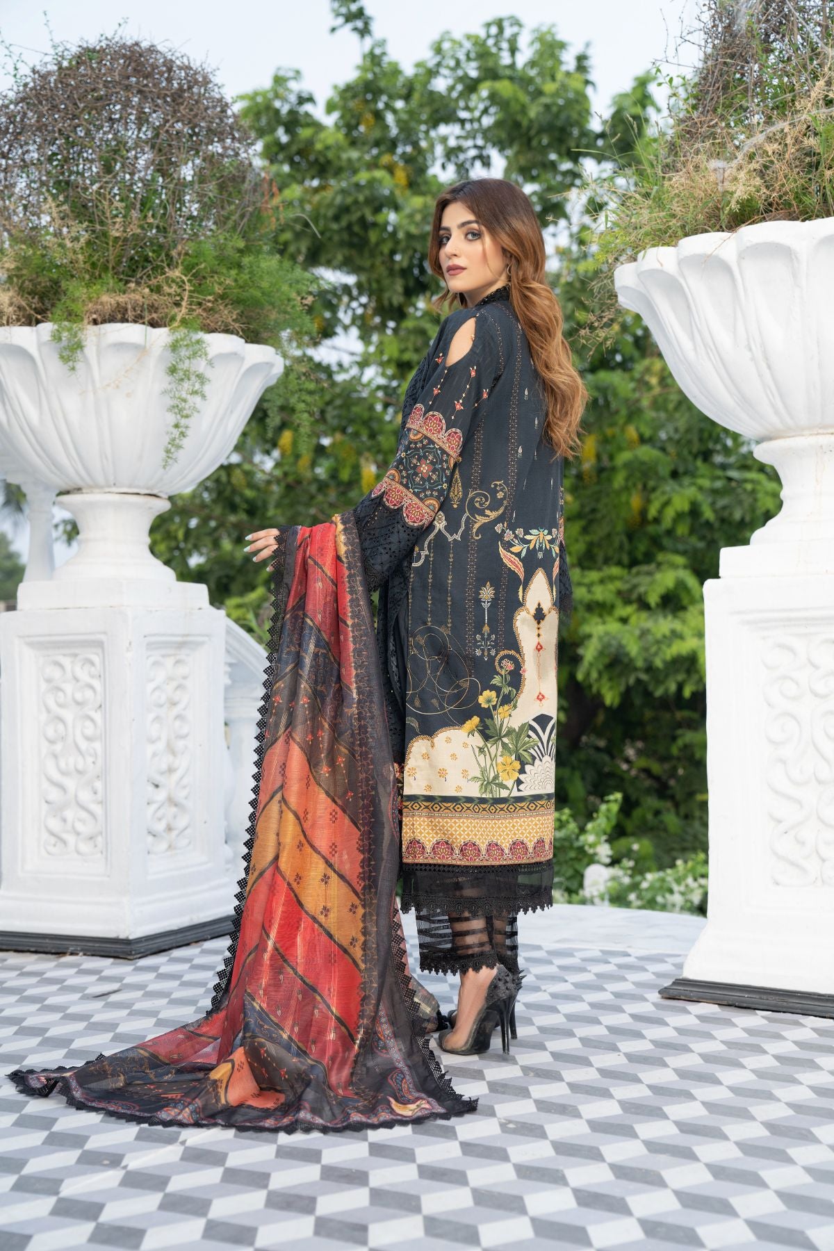 Women 4 Piece Embroidered Suit -QUN10S