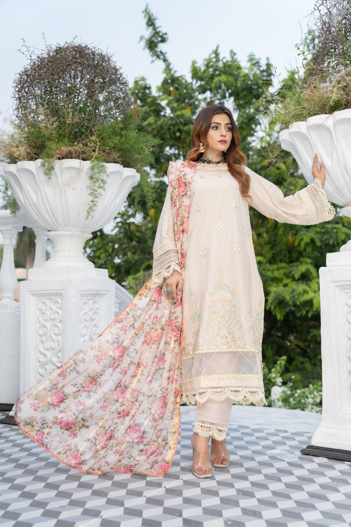 Women 4 Piece Embroidered Suit -QUN23S