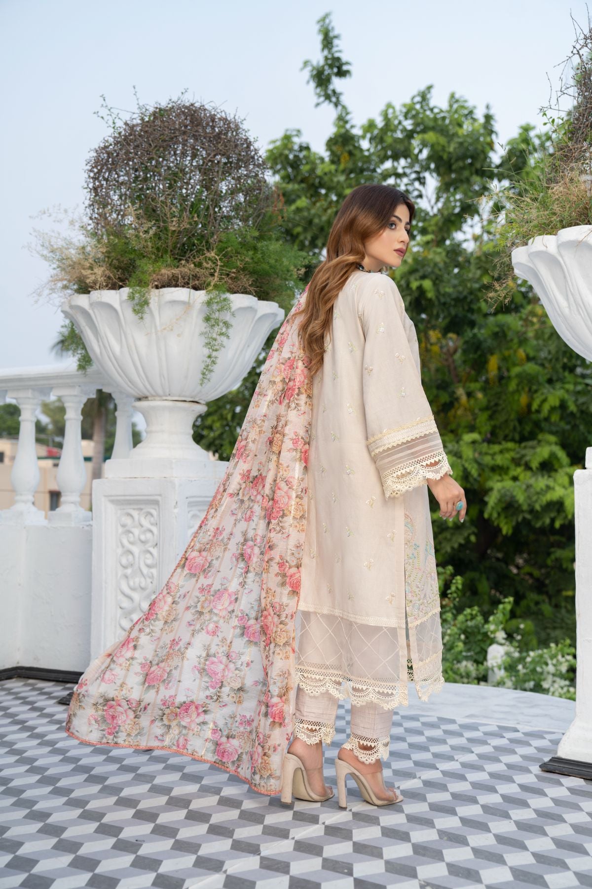 Women 4 Piece Embroidered Suit -QUN23S