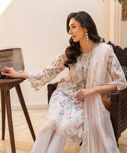 Women Printed Embroidered 3 Piece Suit - QUC064