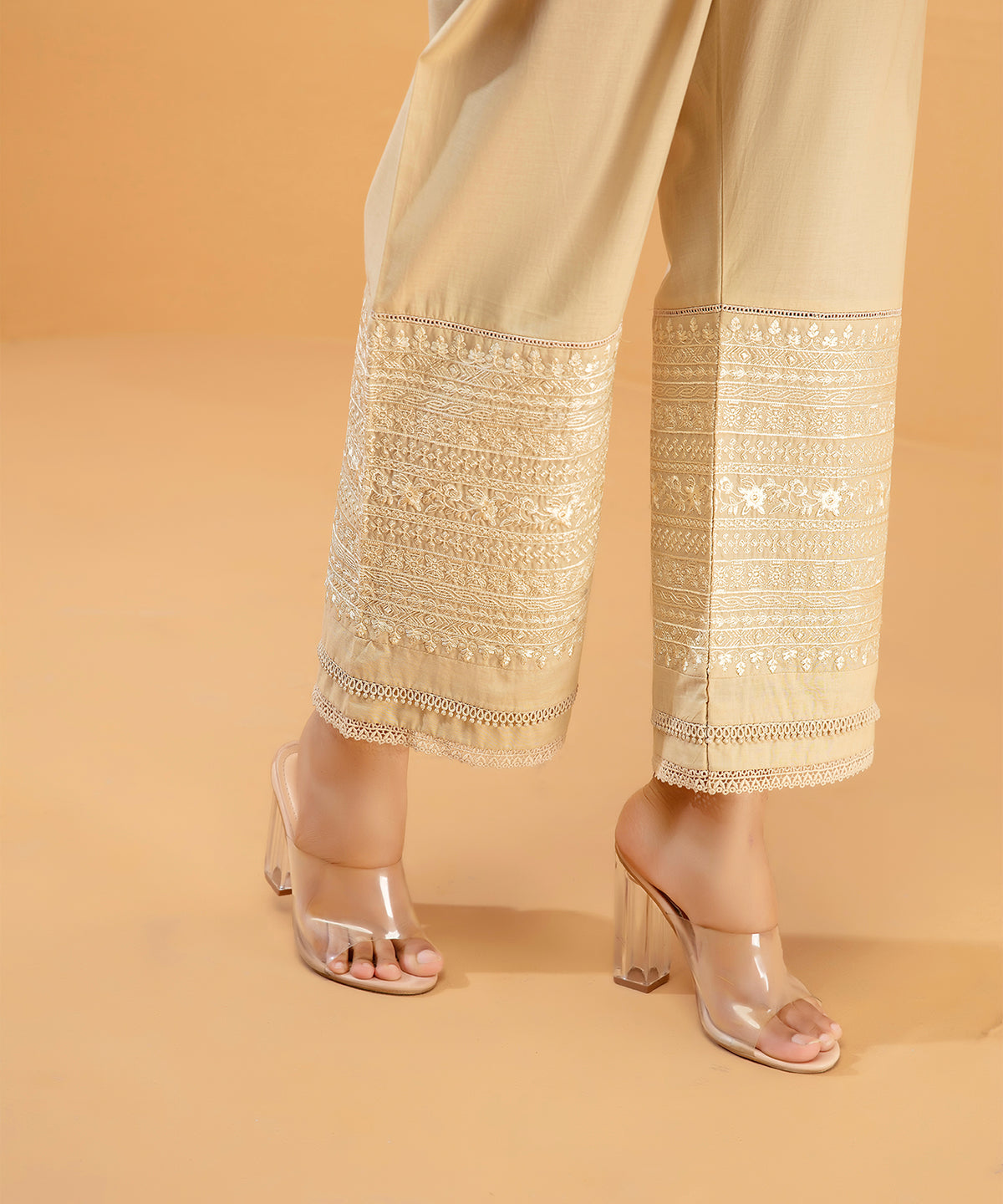 Women Embroidered Trouser - LTE438