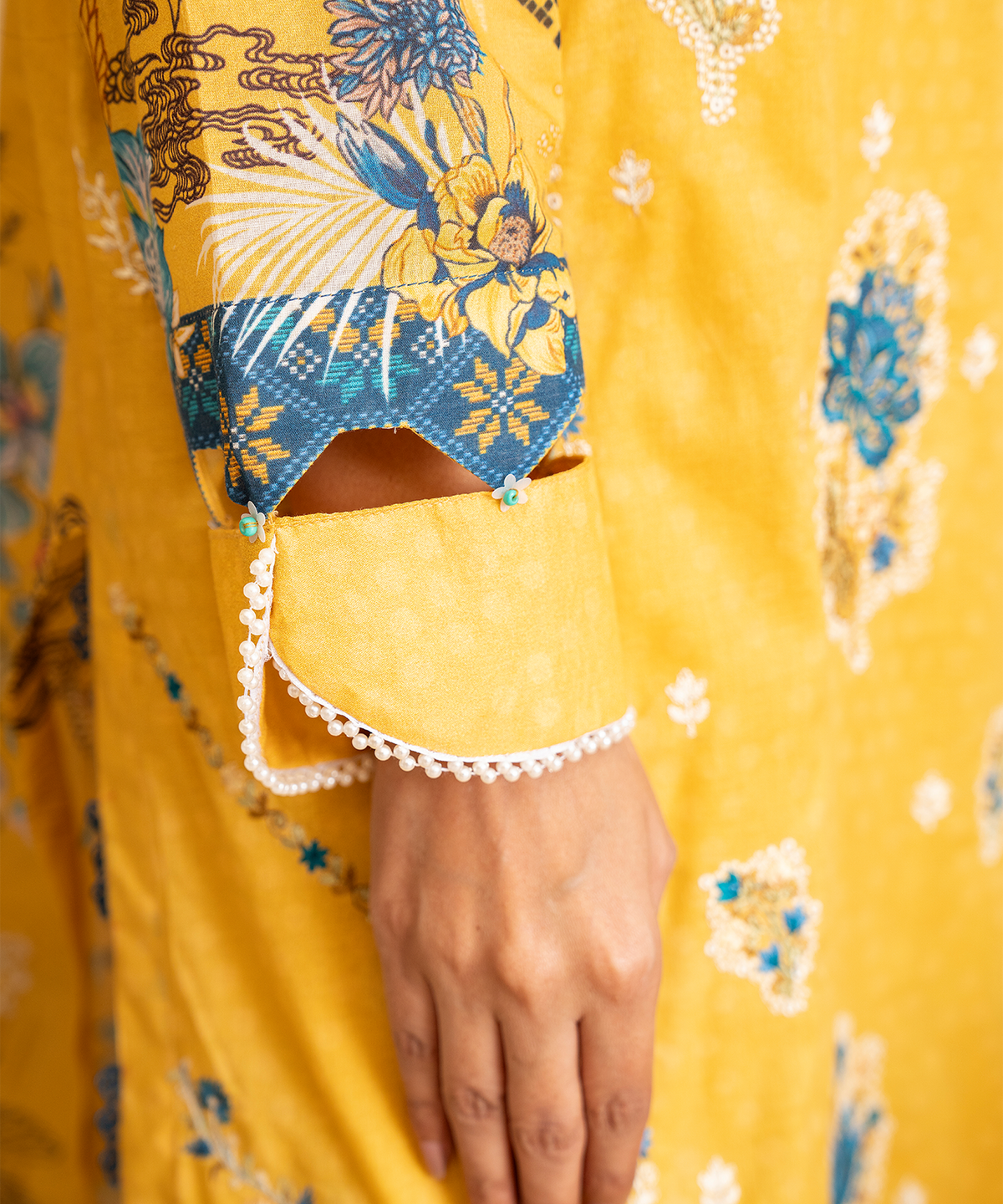 Women Printed Embroidered 3 Piece Suit - UDE181