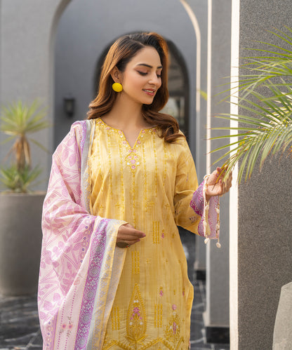 Women Printed Embroidered 3 Piece Suit - UDE197