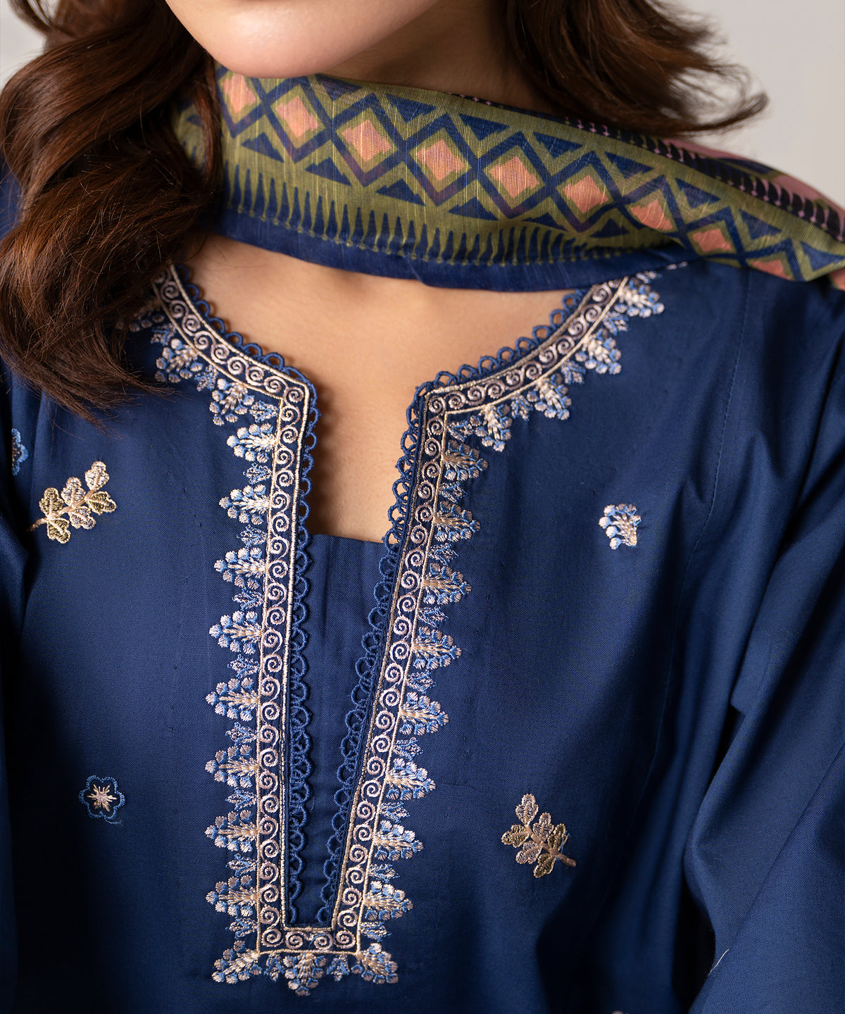 Women Solid Embroidered 3 Piece Suit - LDS1357