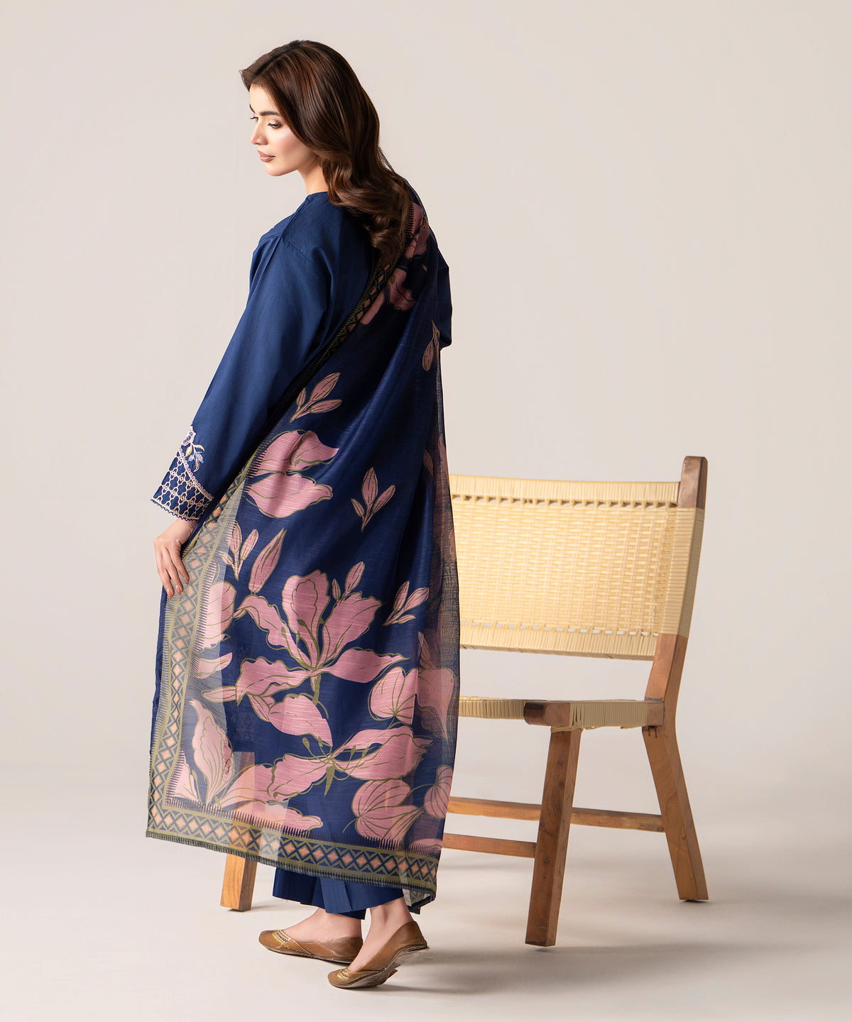 Women Solid Embroidered 3 Piece Suit - LDS1357
